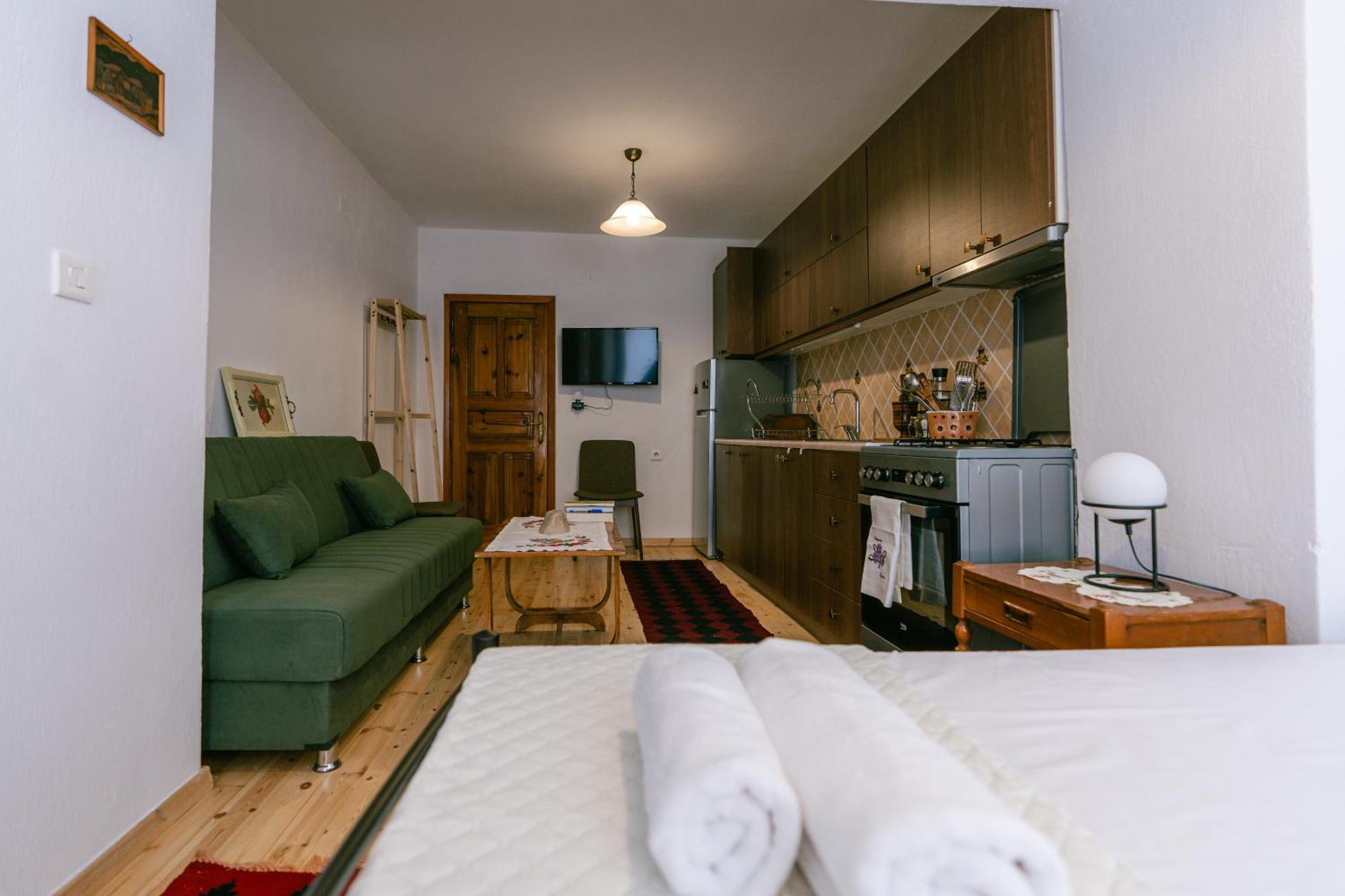 Petrichor Hotel Gjirokastër Buitenkant foto