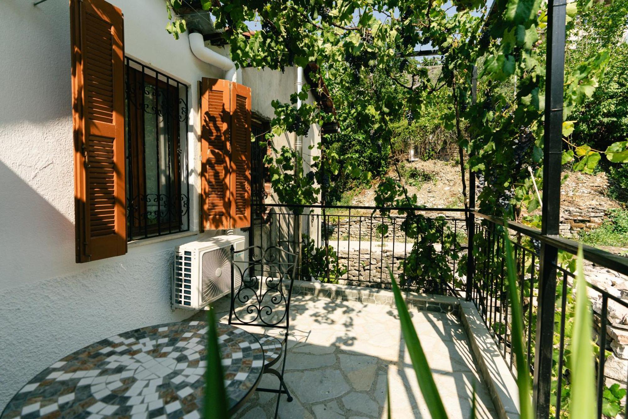 Petrichor Hotel Gjirokastër Buitenkant foto