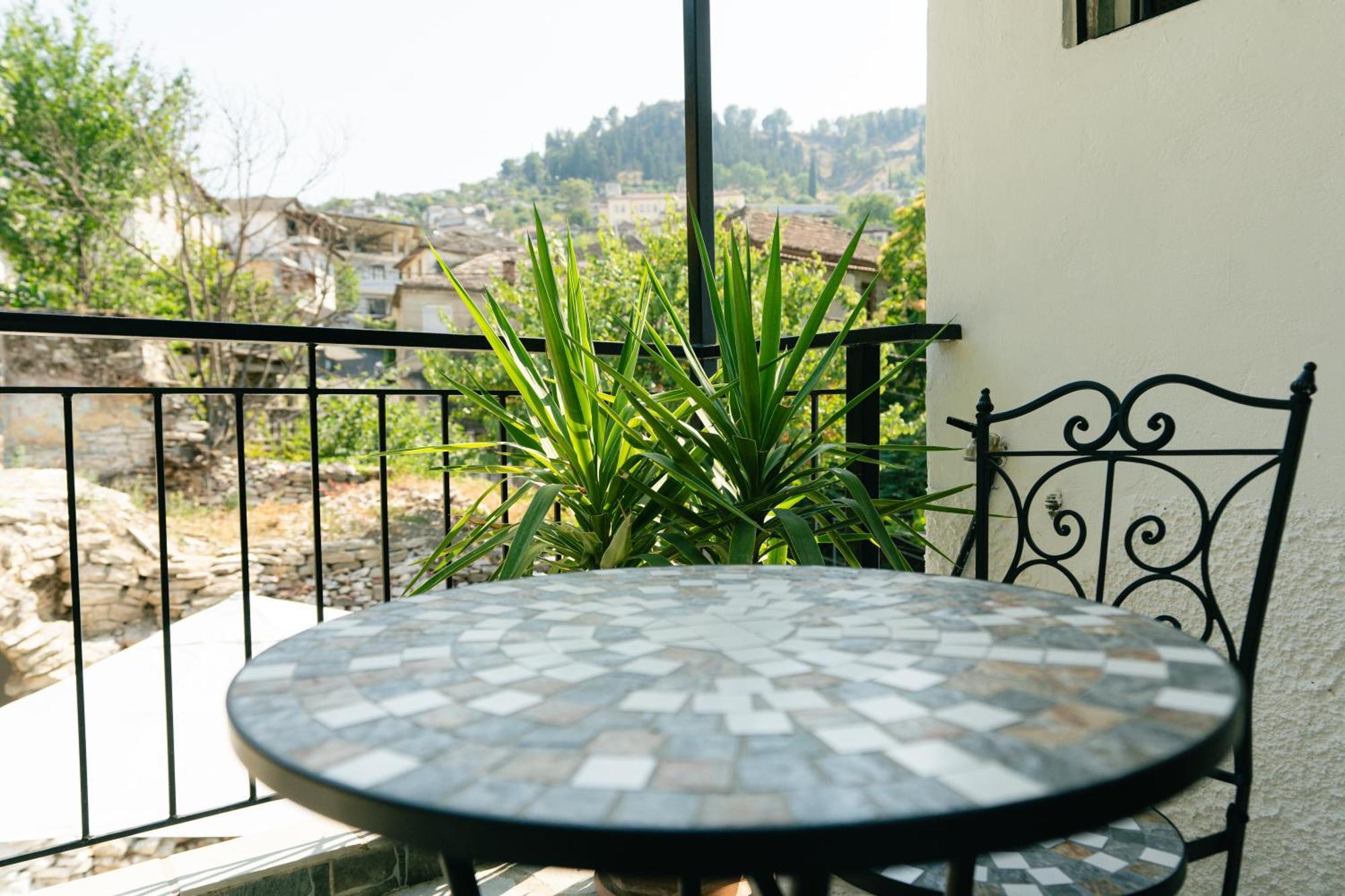 Petrichor Hotel Gjirokastër Buitenkant foto