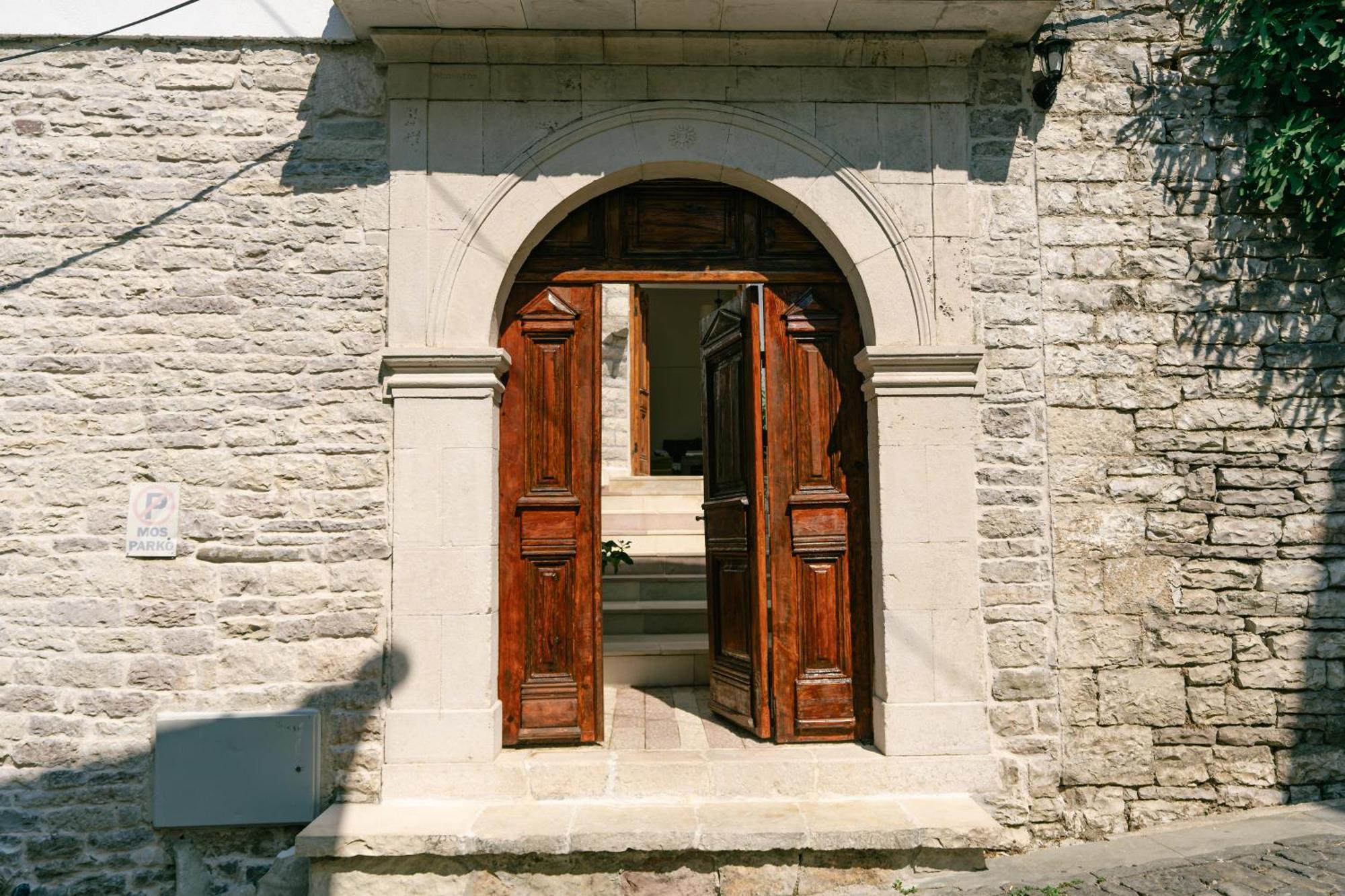 Petrichor Hotel Gjirokastër Buitenkant foto