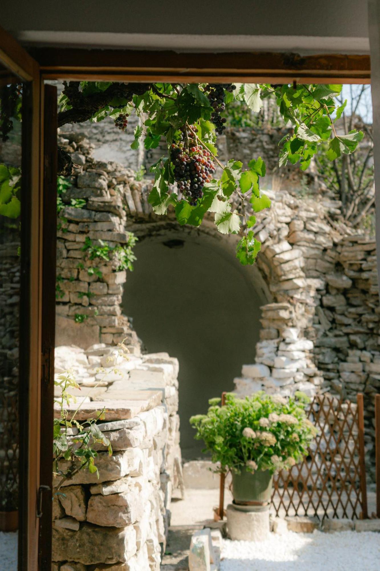 Petrichor Hotel Gjirokastër Buitenkant foto